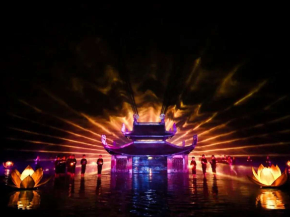 TOP 10 SHOW DIỄN NGHỆ THUẬT ĐÁNG XEM NHẤT TẠI VIỆT NAM