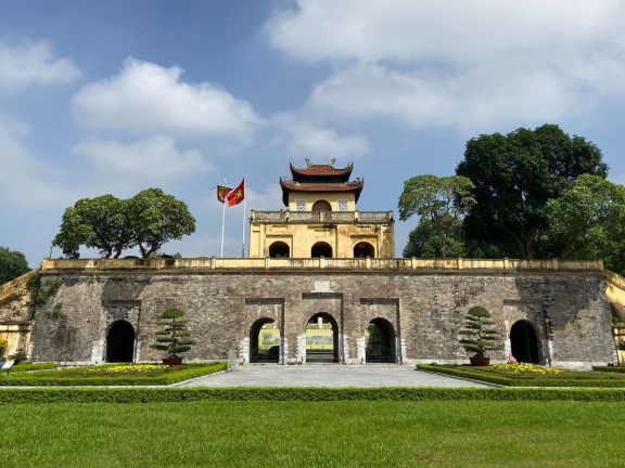 TÌM VỀ NƠI CỘI NGUỒN LỊCH SỬ - HOÀNG THÀNH THĂNG LONG