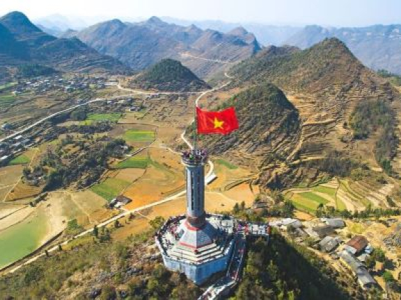 BẠN ĐÃ BIẾT 7 CỘT CỜ NỔI TIẾNG NHẤT VIỆT NAM CHƯA?